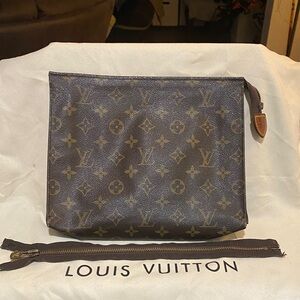 Louis Vuitton Monogram Toiletry 26 cosmetic pouch or clutch